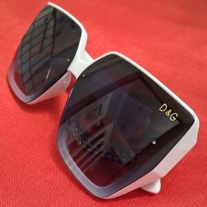 NOT QUITE FAMOUS SUNGLASSES
